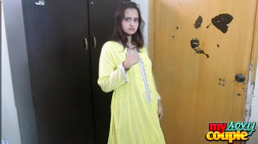 Vid gallery 17 Sonia stripping shalwar suit moaning and